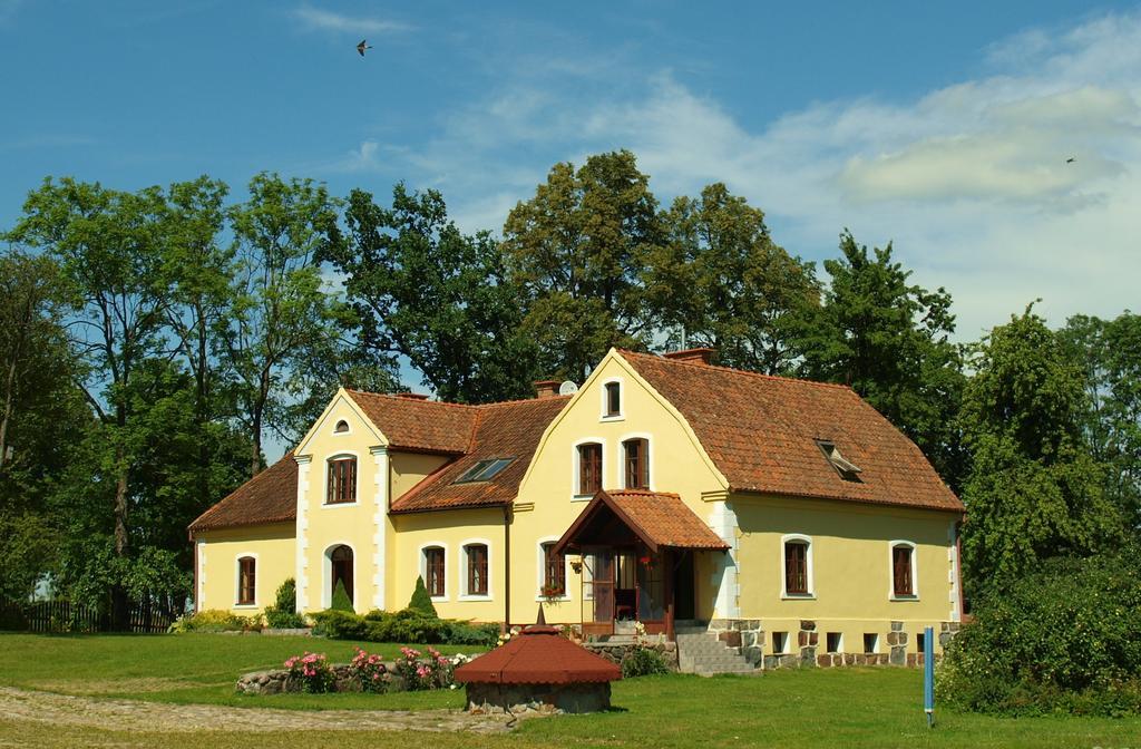 Dworek * Szarki